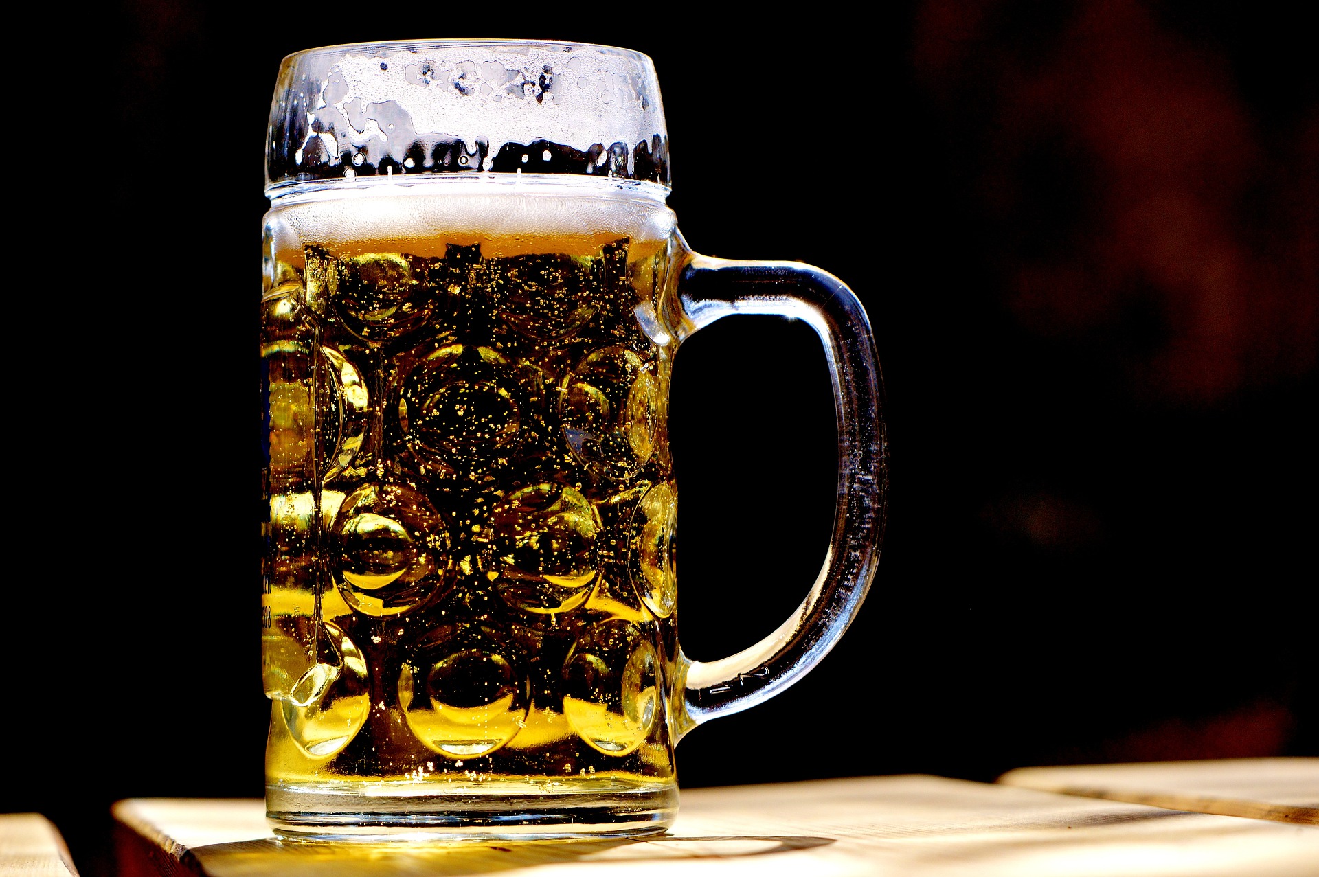 https://pixabay.com/photos/beer-mug-refreshment-beer-mug-2439237/